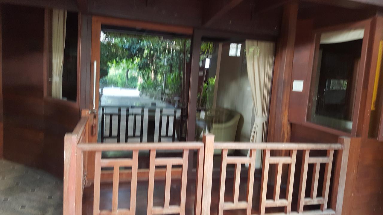 Ruean Mai Chai Khlong Ампхава Экстерьер фото