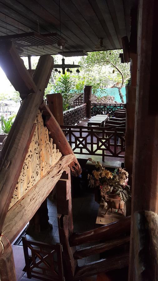 Ruean Mai Chai Khlong Ампхава Экстерьер фото